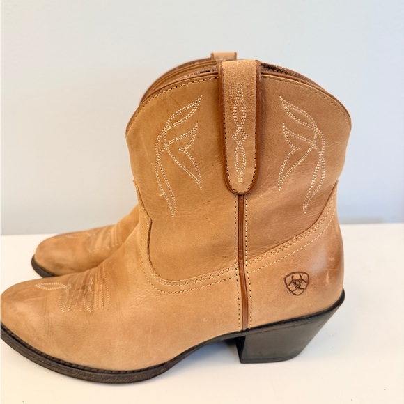 Ariat Boots Western Ankle Boots Tan Leather Back Zip Style 7.5B - Picture 3 of 12